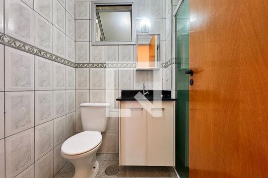 Banheiro de apartamento para alugar com 3 quartos, 60m² em Vila Valparaíso, Santo André