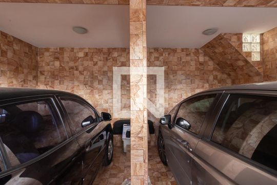 Garagem de casa à venda com 2 quartos, 54m² em Vila Campanela, São Paulo