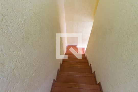 Escada de casa à venda com 2 quartos, 54m² em Vila Campanela, São Paulo