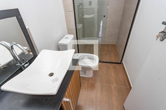 Banheiro da suíte de apartamento para alugar com 1 quarto, 55m² em Centro, Diadema