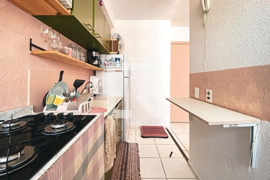 Cozinha de apartamento para alugar com 2 quartos, 40m² em Jardim do Lago, Osasco