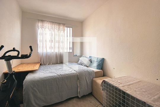 Quarto de apartamento para alugar com 2 quartos, 40m² em Jardim do Lago, Osasco