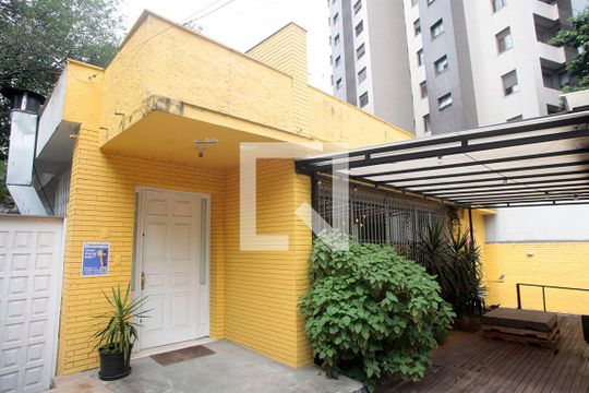Fachada de casa à venda com 3 quartos, 647m² em Boa Vista, Porto Alegre