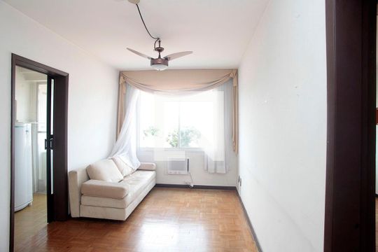 Sala de apartamento à venda com 1 quarto, 55m² em Navegantes, Porto Alegre