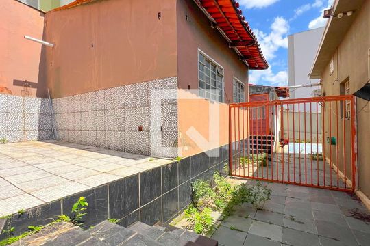 Área comum de casa à venda com 3 quartos, 380m² em Santa Efigênia, Belo Horizonte