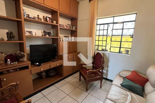 Sala de casa à venda com 4 quartos, 232m² em Sagrada Família, Belo Horizonte