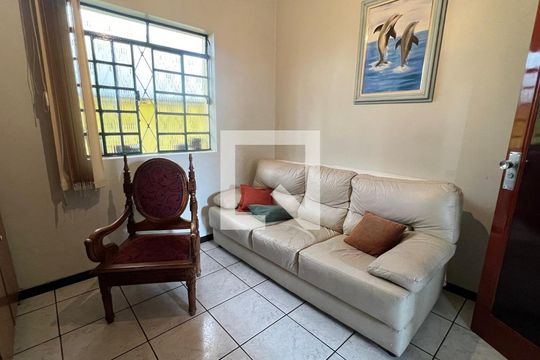 Sala de casa à venda com 4 quartos, 232m² em Sagrada Família, Belo Horizonte