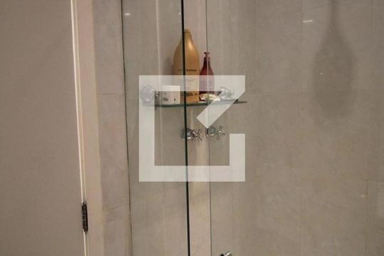 Detalhe do banheiro da suíte  de apartamento à venda com 4 quartos, 215m² em Lagoa, Rio de Janeiro