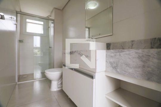 Banheiro de apartamento à venda com 2 quartos, 77m² em Nossa Senhora das Gracas, Canoas