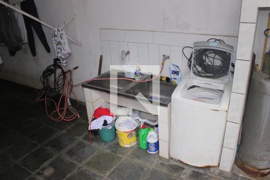Área de Serviço de casa para alugar com 4 quartos, 350m² em Cidade Maia, Guarulhos