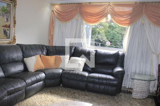 Sala de casa para alugar com 4 quartos, 350m² em Cidade Maia, Guarulhos