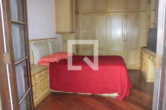 Suíte de casa para alugar com 4 quartos, 350m² em Cidade Maia, Guarulhos