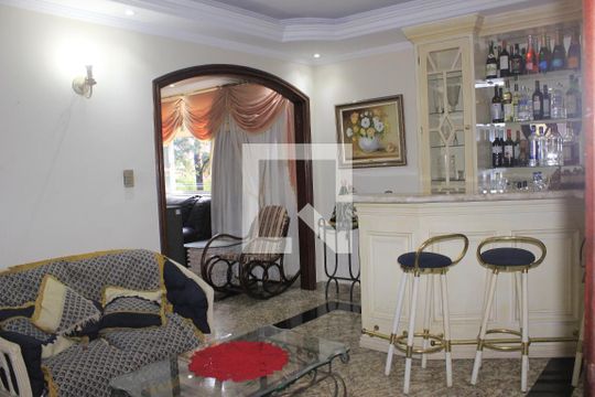 Ante-sala de casa para alugar com 4 quartos, 350m² em Cidade Maia, Guarulhos