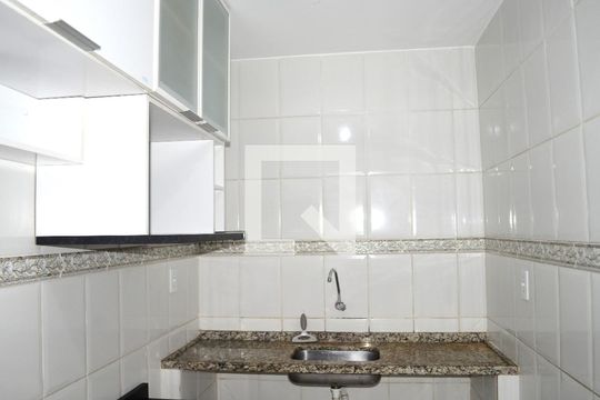 cozinha de apartamento para alugar com 2 quartos, 52m² em Ribeiro de Abreu, Belo Horizonte