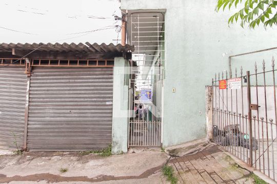 Fachada de casa para alugar com 2 quartos, 60m² em Itaquera, São Paulo
