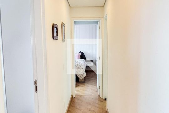 Corredor de apartamento à venda com 2 quartos, 57m² em Vila Homero Thon, Santo André