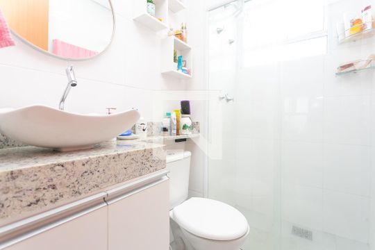 Banheiro de apartamento para alugar com 2 quartos, 40m² em Morro Santana, Porto Alegre