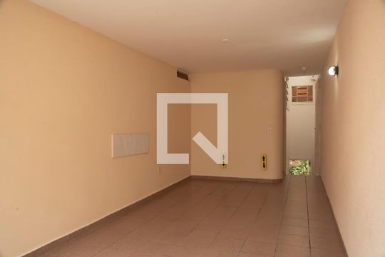 Garagem de casa à venda com 5 quartos, 300m² em Vila da Saúde, São Paulo