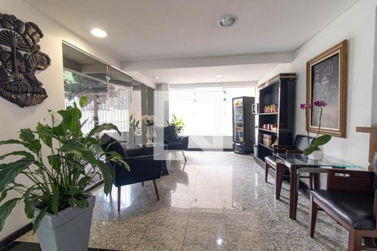 Hall de entrada de apartamento para alugar com 2 quartos, 90m² em Bigorrilho, Curitiba