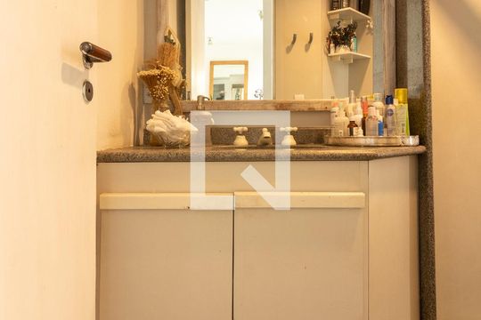 Banheiro de apartamento à venda com 1 quarto, 50m² em Paraíso do Morumbi, São Paulo