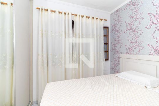 Quarto 1 de casa para alugar com 4 quartos, 130m² em Vila Regina, São Paulo