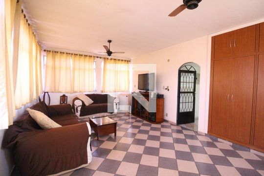 Sala de TV de casa de condomínio à venda com 4 quartos, 355m² em Taquara, Rio de Janeiro