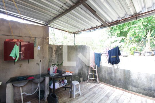 Área de Serviço de casa para alugar com 4 quartos, 360m² em Jardim dos Comerciários, Belo Horizonte