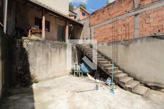 Garagem de casa para alugar com 4 quartos, 360m² em Jardim dos Comerciários, Belo Horizonte