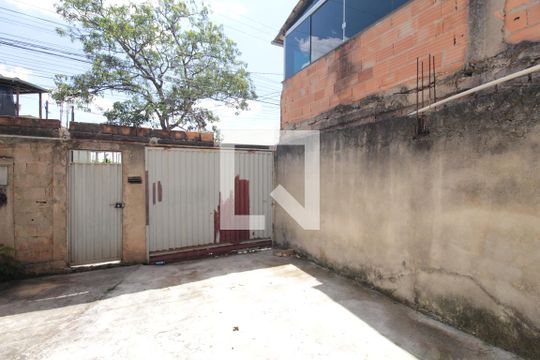 Garagem de casa para alugar com 4 quartos, 360m² em Jardim dos Comerciários, Belo Horizonte
