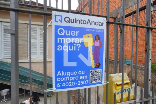 Plaquinha de casa à venda com 2 quartos, 200m² em Santa Maria Goretti, Porto Alegre