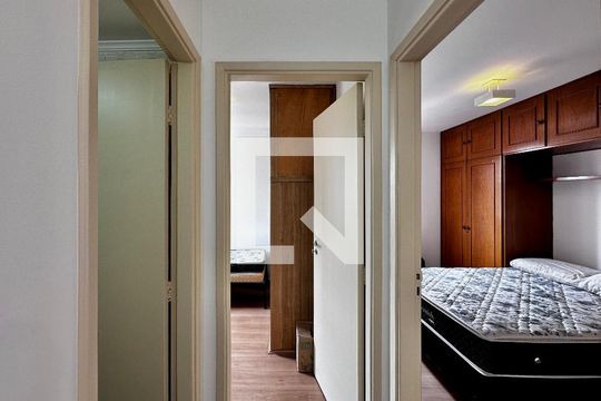 Corredor Quartos de apartamento para alugar com 2 quartos, 60m² em Vila Congonhas, São Paulo