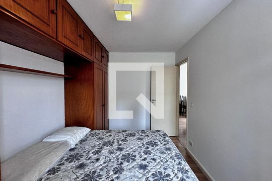 Quarto 1 de apartamento para alugar com 2 quartos, 60m² em Vila Congonhas, São Paulo