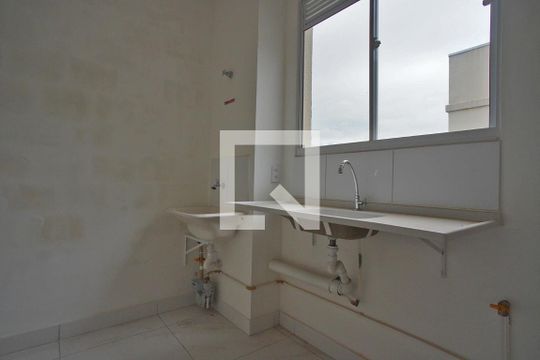 Cozinha de apartamento à venda com 2 quartos, 42m² em Rubem Berta, Porto Alegre