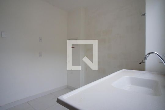 Cozinha de apartamento à venda com 2 quartos, 42m² em Rubem Berta, Porto Alegre