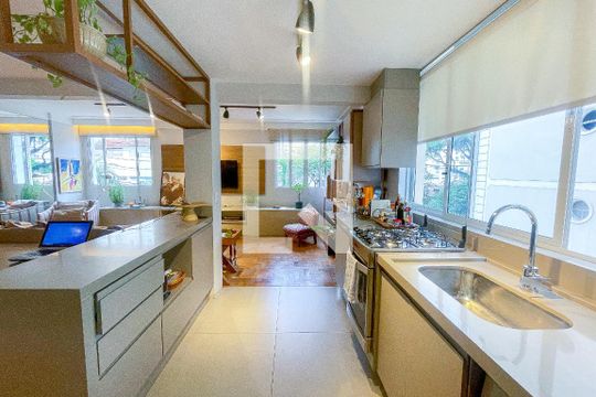 Cozinha de apartamento para alugar com 2 quartos, 85m² em Consolação, São Paulo