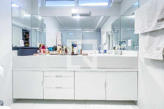 Banheiro da Suíte de apartamento para alugar com 2 quartos, 85m² em Consolação, São Paulo