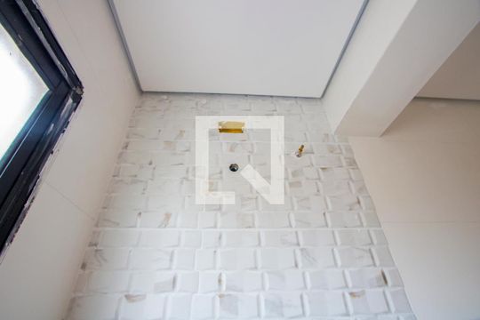 Banheiro  de apartamento à venda com 2 quartos, 55m² em Vila Alice, Santo André