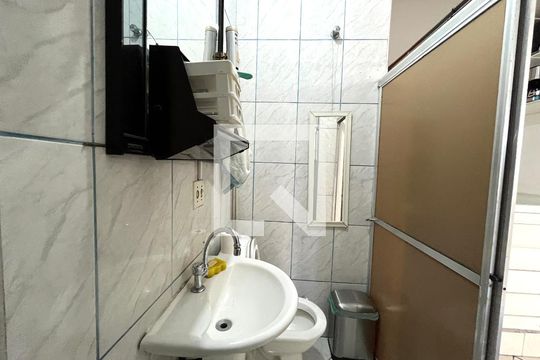Banheiro  de casa para alugar com 2 quartos, 70m² em Vila Guarani (zona Sul), São Paulo