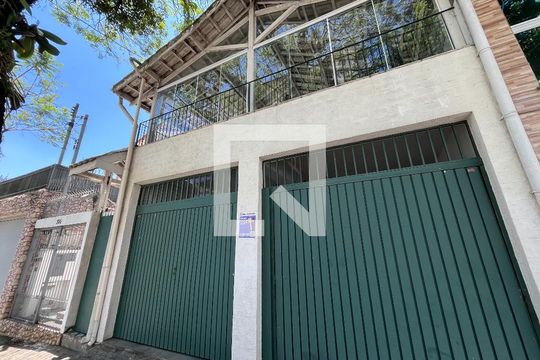 Fachada de casa para alugar com 2 quartos, 70m² em Vila Guarani (zona Sul), São Paulo