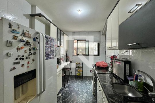 Cozinha de apartamento à venda com 3 quartos, 130m² em Barra da Tijuca, Rio de Janeiro