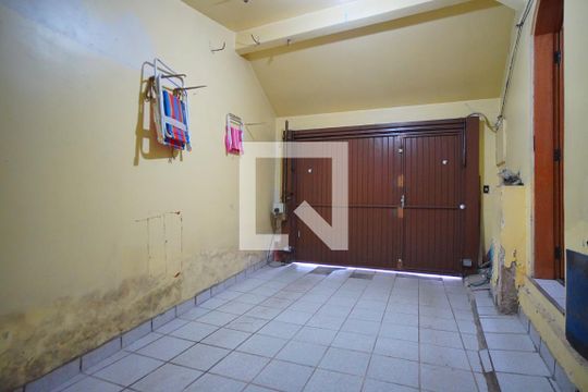 Garagem de casa à venda com 4 quartos, 250m² em São João, Porto Alegre