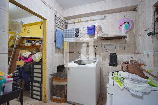 Lavanderia de casa à venda com 4 quartos, 250m² em São João, Porto Alegre