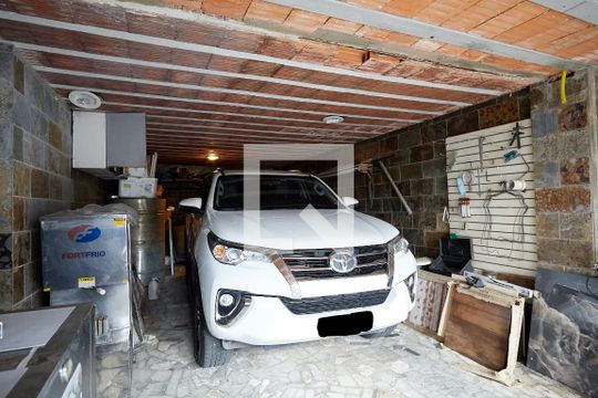 Garagem de casa à venda com 6 quartos, 280m² em Sagrada Família, Belo Horizonte