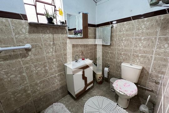 Banheiro de casa à venda com 2 quartos, 80m² em Canudos, Novo Hamburgo