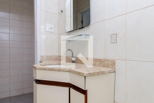 Banheiro de apartamento para alugar com 1 quarto, 72m² em Jardim Aeroporto, São Paulo