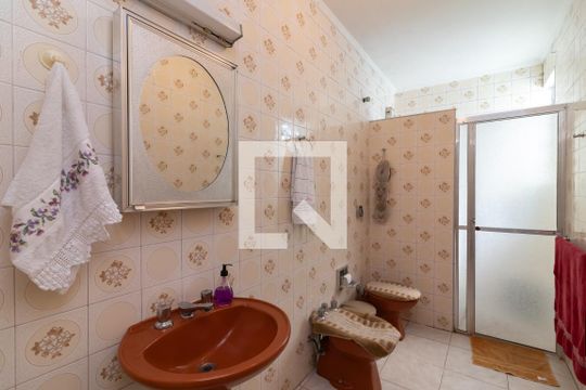 Banheiro de casa à venda com 3 quartos, 220m² em Parque Peruche, São Paulo