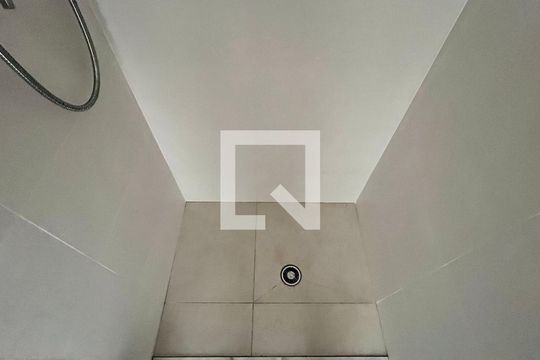 Banheiro de kitnet/studio à venda com 1 quarto, 21m² em Paraíso, São Paulo