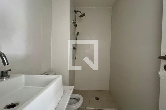 Banheiro de kitnet/studio à venda com 1 quarto, 21m² em Paraíso, São Paulo