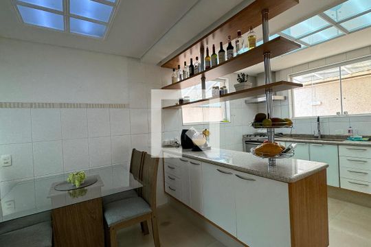 Cozinha de casa de condomínio à venda com 4 quartos, 271m² em Residencial Quatro (alphaville), Santana de Parnaíba