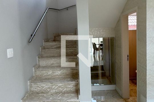Escada de casa de condomínio à venda com 4 quartos, 271m² em Residencial Quatro (alphaville), Santana de Parnaíba